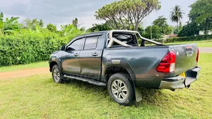 Toyota Hilux 2016 Gray