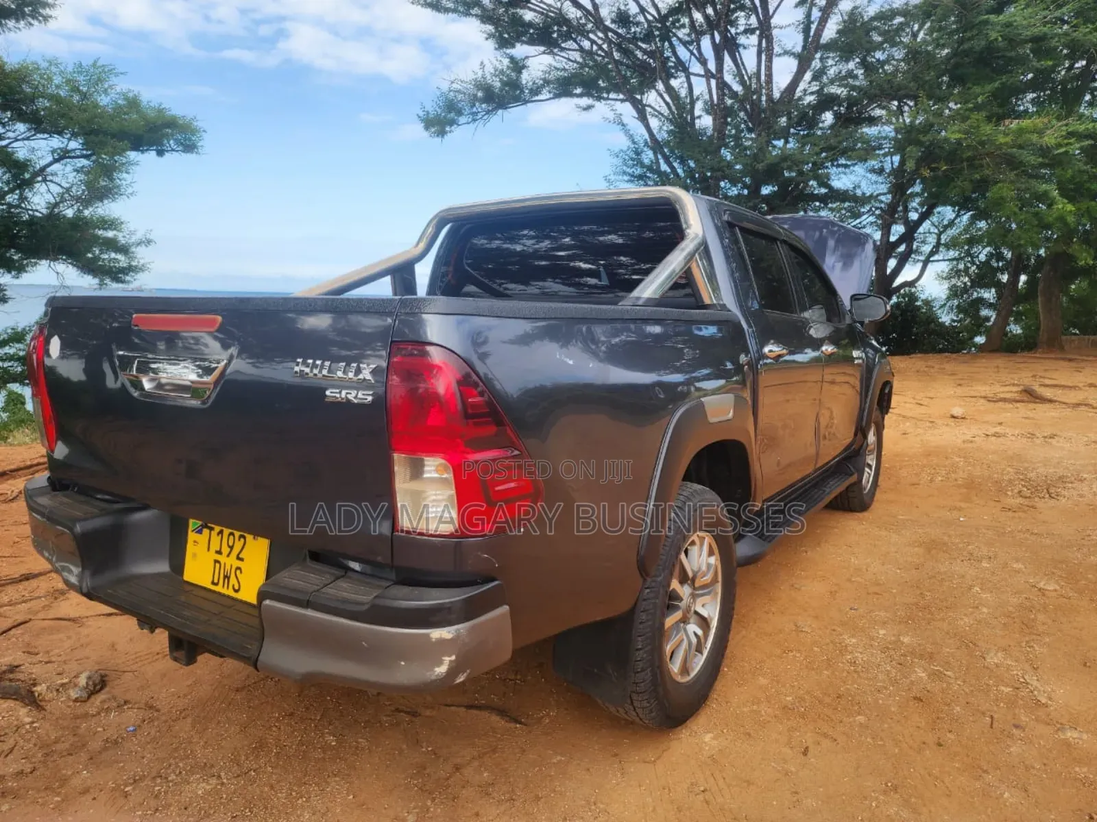 Toyota Hilux 2016 Gray