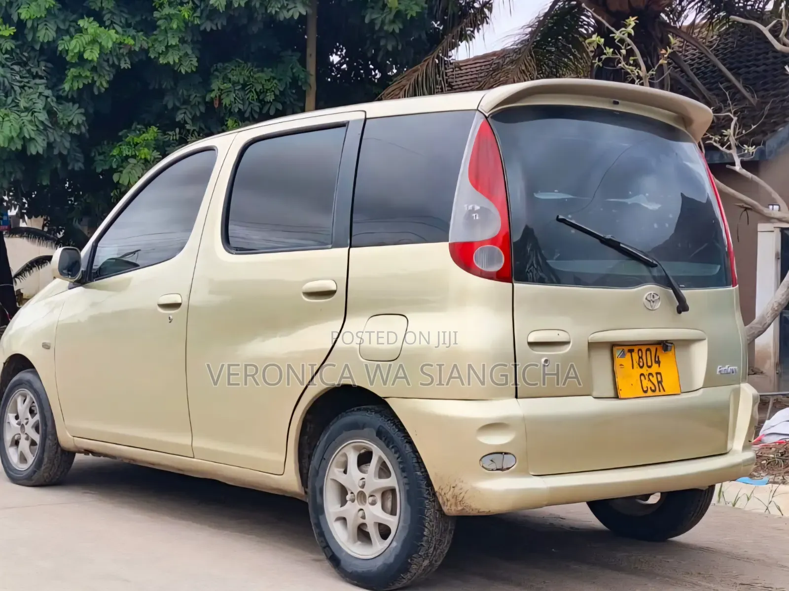 Toyota Fun Cargo 2003 Gold