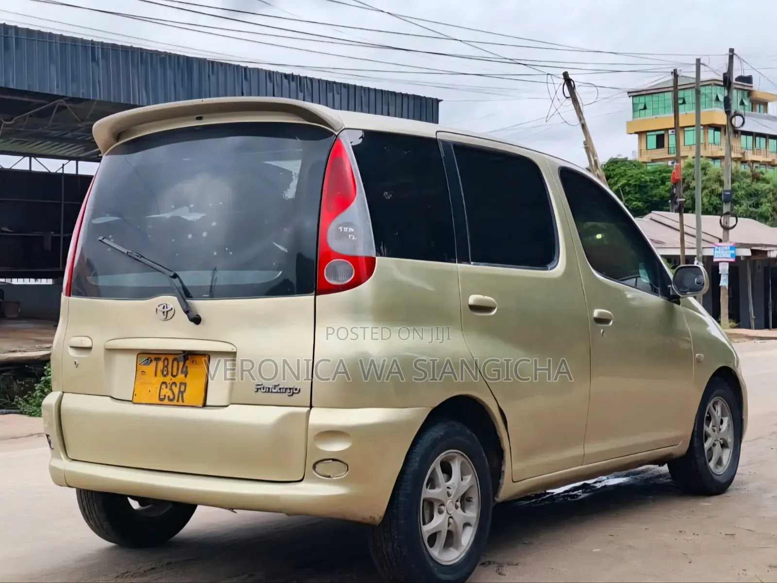 Toyota Fun Cargo 2003 Gold