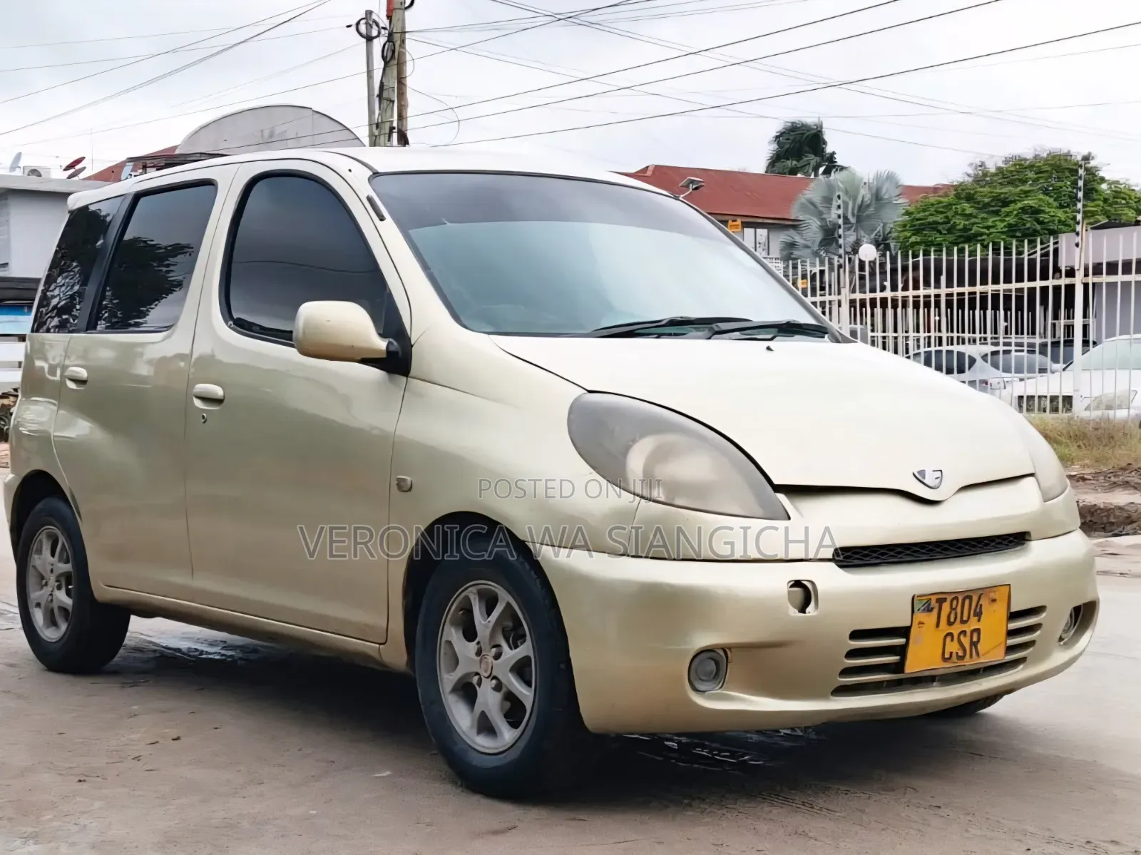 Toyota Fun Cargo 2003 Gold