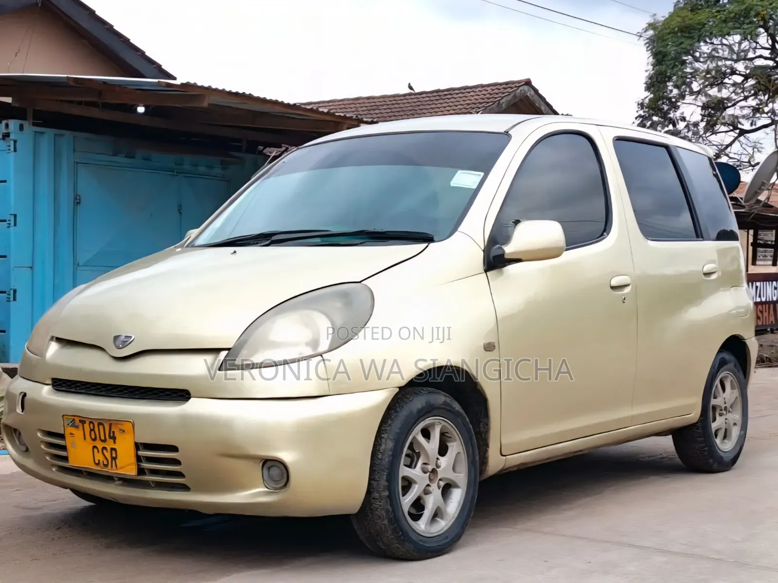 Toyota Fun Cargo 2003 Gold