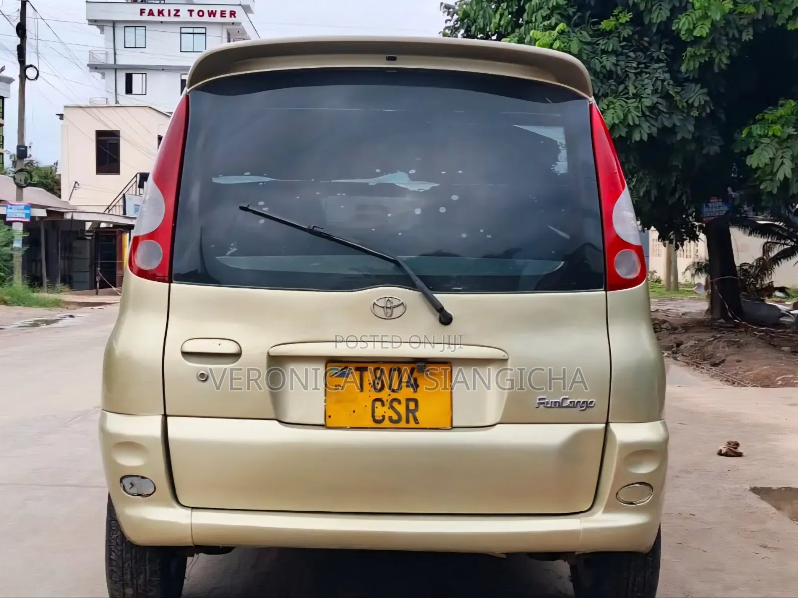 Toyota Fun Cargo 2003 Gold