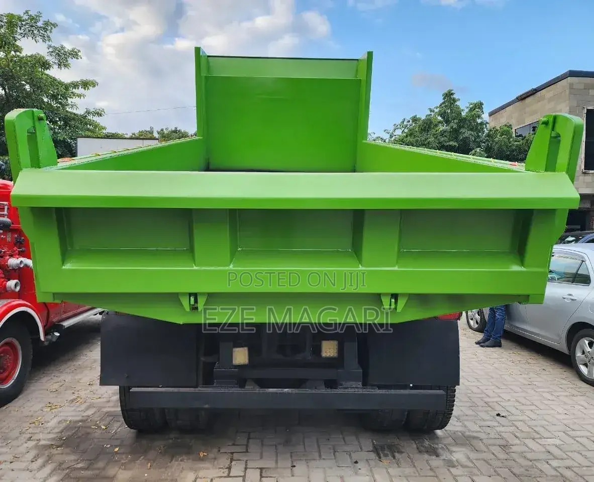 Mitsubishi Fuso Dump – Milion 165 Pamoja Na Usajili