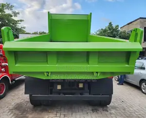 Mitsubishi Fuso Dump – Milion 165 Pamoja Na Usajili
