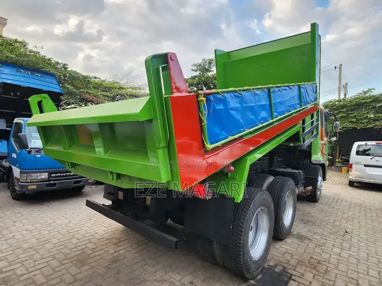 Mitsubishi Fuso Dump – Milion 165 Pamoja Na Usajili