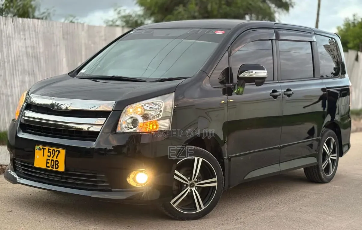 Toyota Noah 2009 Black