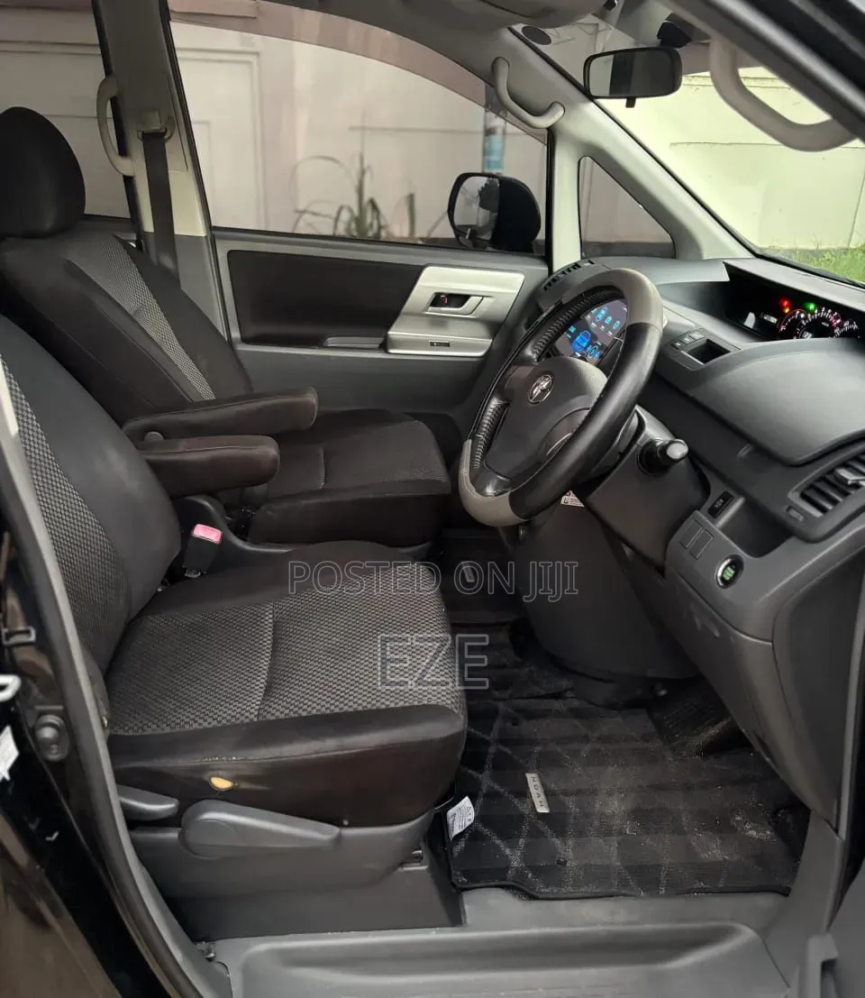 Toyota Noah 2009 Black