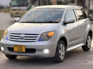 Toyota IST 2005 Silver