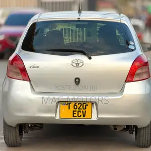 Toyota Vitz 2008 Silver