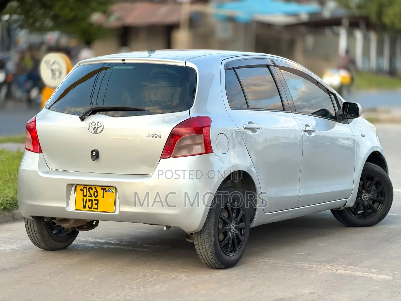 Toyota Vitz 2008 Silver