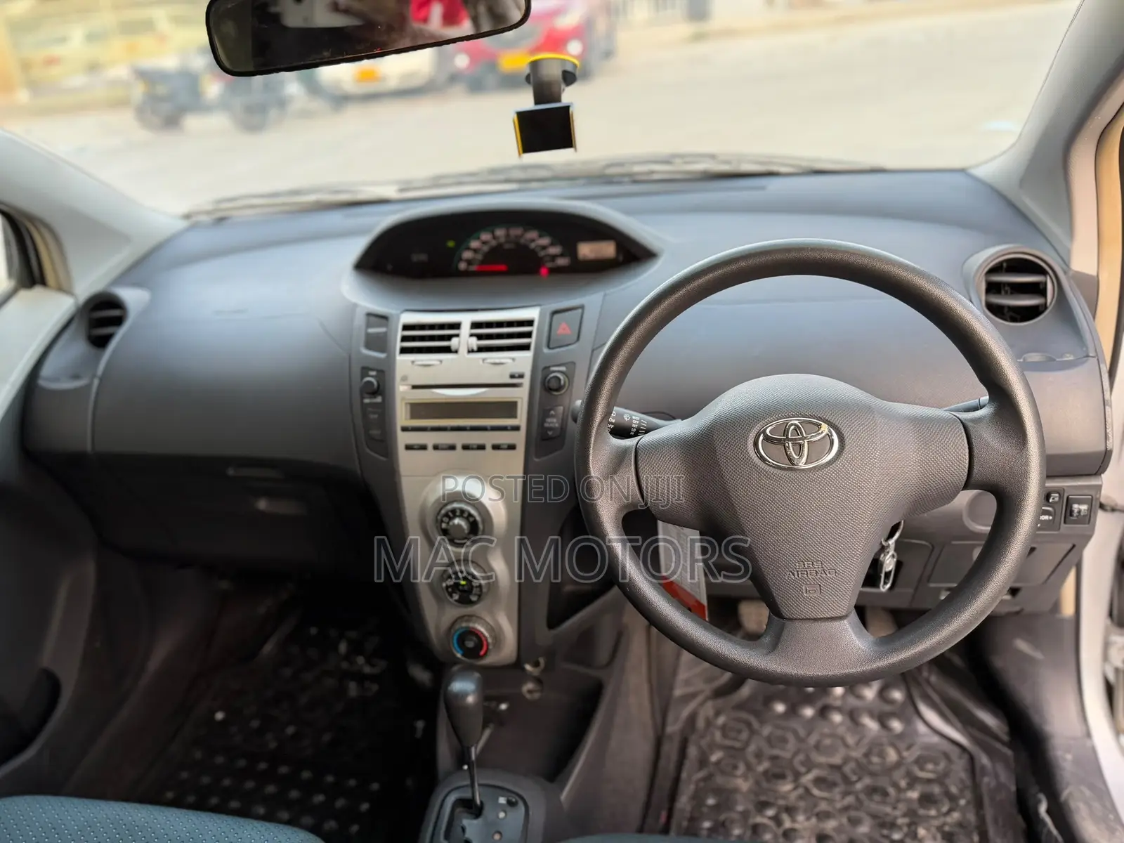 Toyota Vitz 2008 Silver