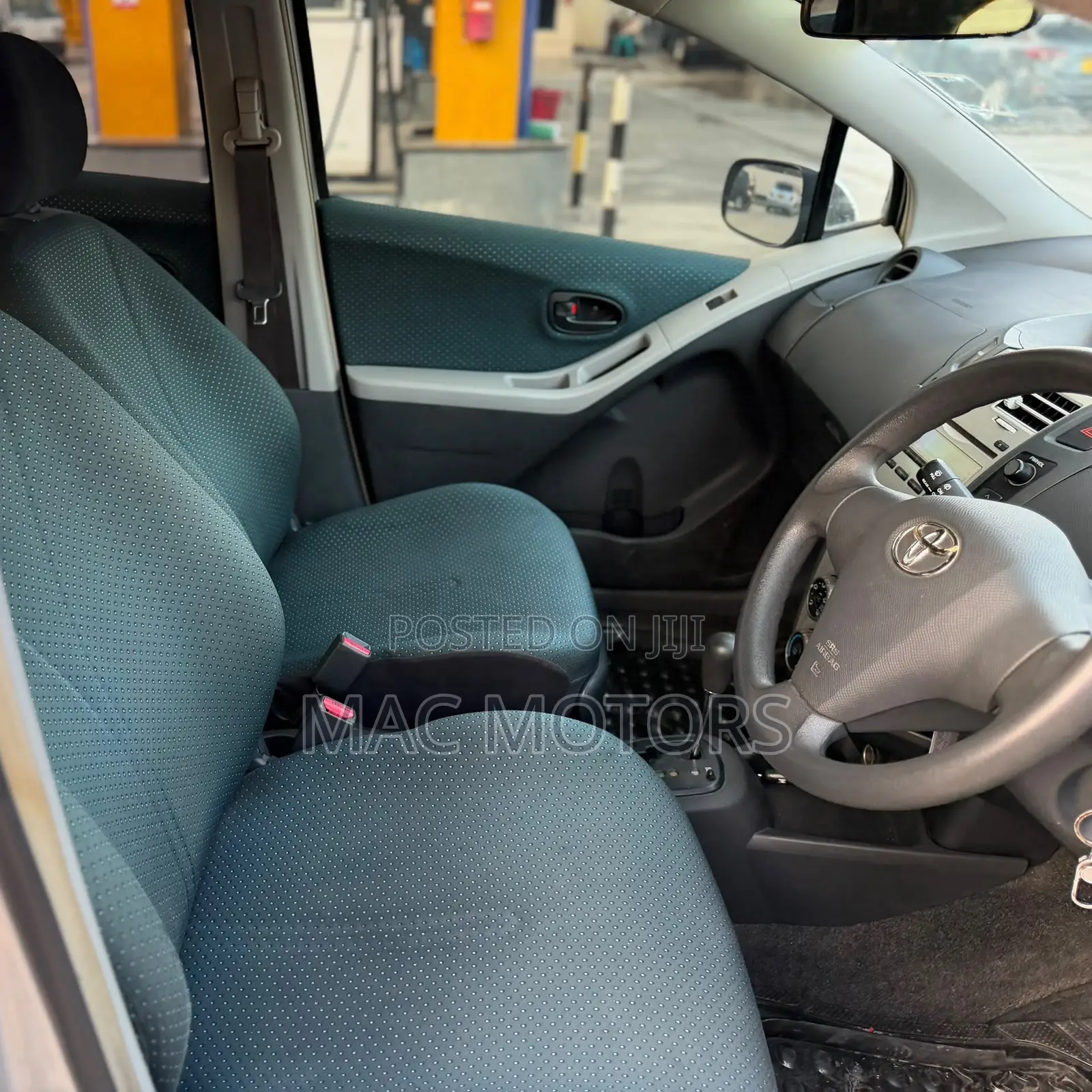 Toyota Vitz 2008 Silver