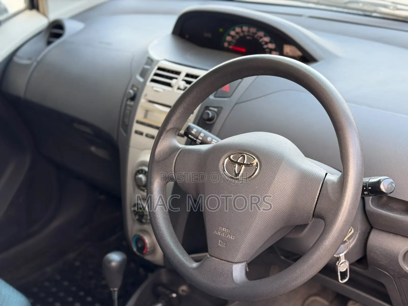 Toyota Vitz 2008 Silver