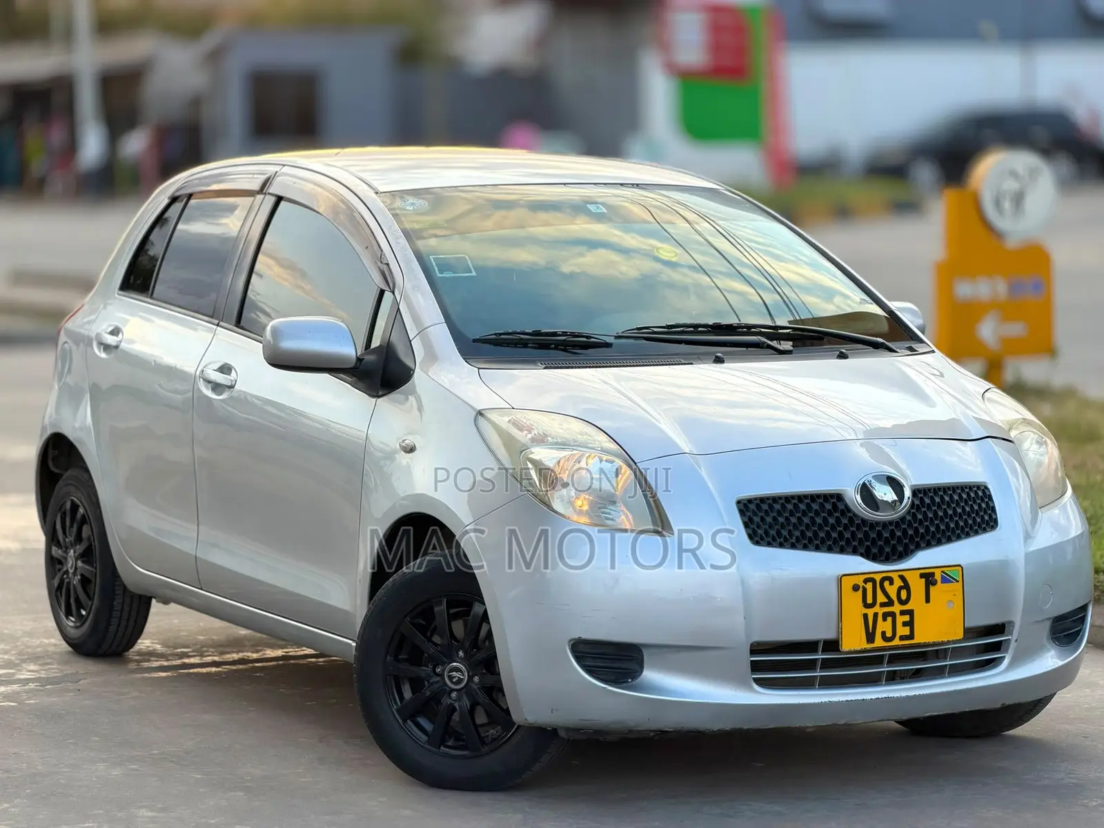 Toyota Vitz 2008 Silver