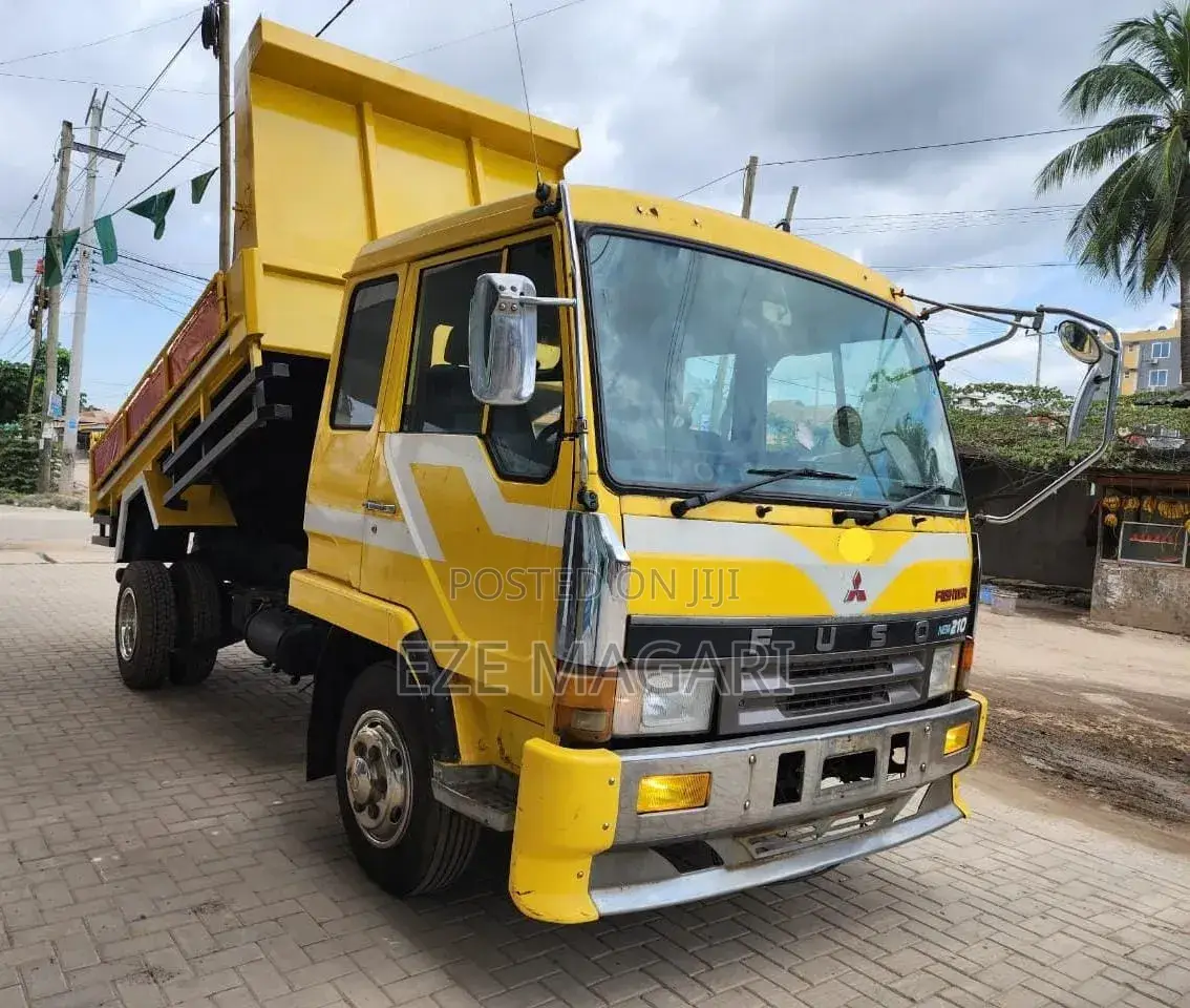 Mitsubishi Fuso Dump – Milion 135 Pamoja Na Usajili