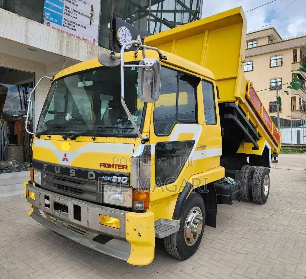 Mitsubishi Fuso Dump – Milion 135 Pamoja Na Usajili