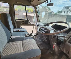 Mitsubishi Fuso Dump – Milion 135 Pamoja Na Usajili
