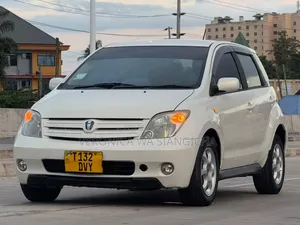 Toyota IST 2004 White