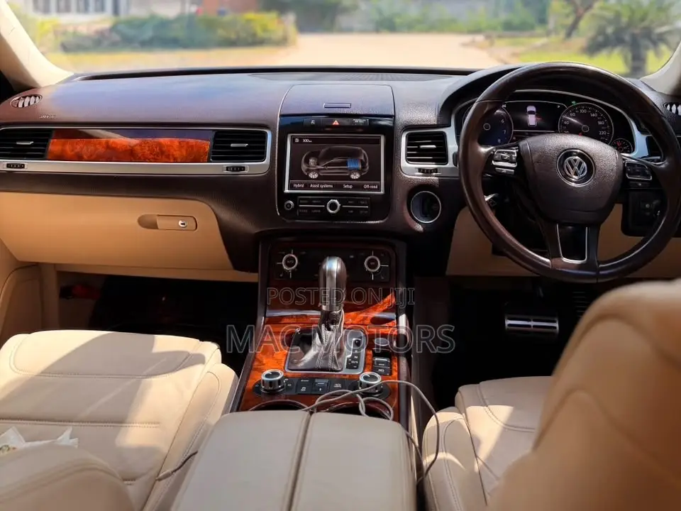 Volkswagen Touareg 2014 Brown