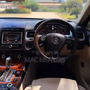 Volkswagen Touareg 2014 Brown