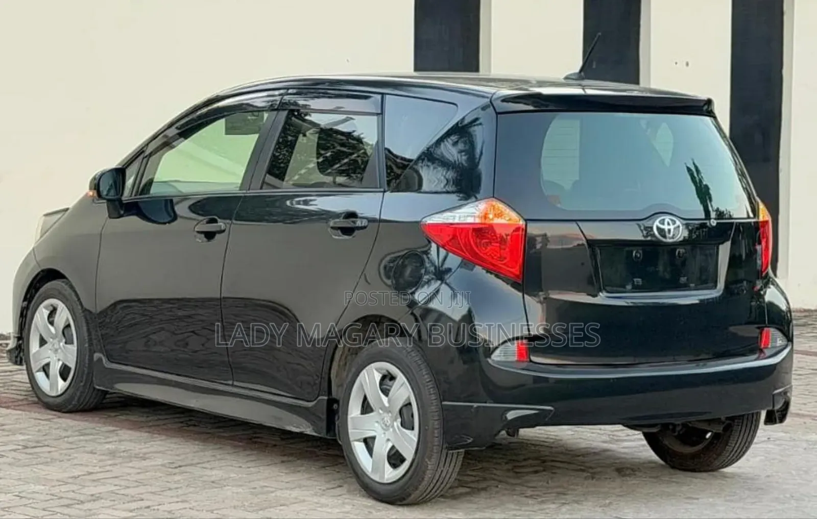Toyota Ractis 1.3 FWD 2012 Black