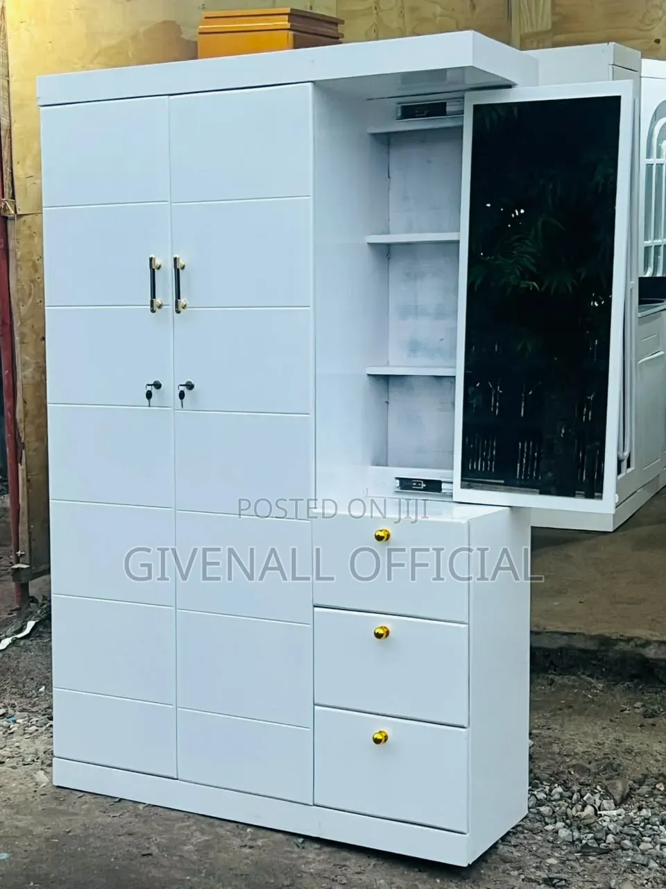 Ofa Ofa = Kabati Imara Ya Nguo Yenye Dressing Table Pembezoni Ya Rangi