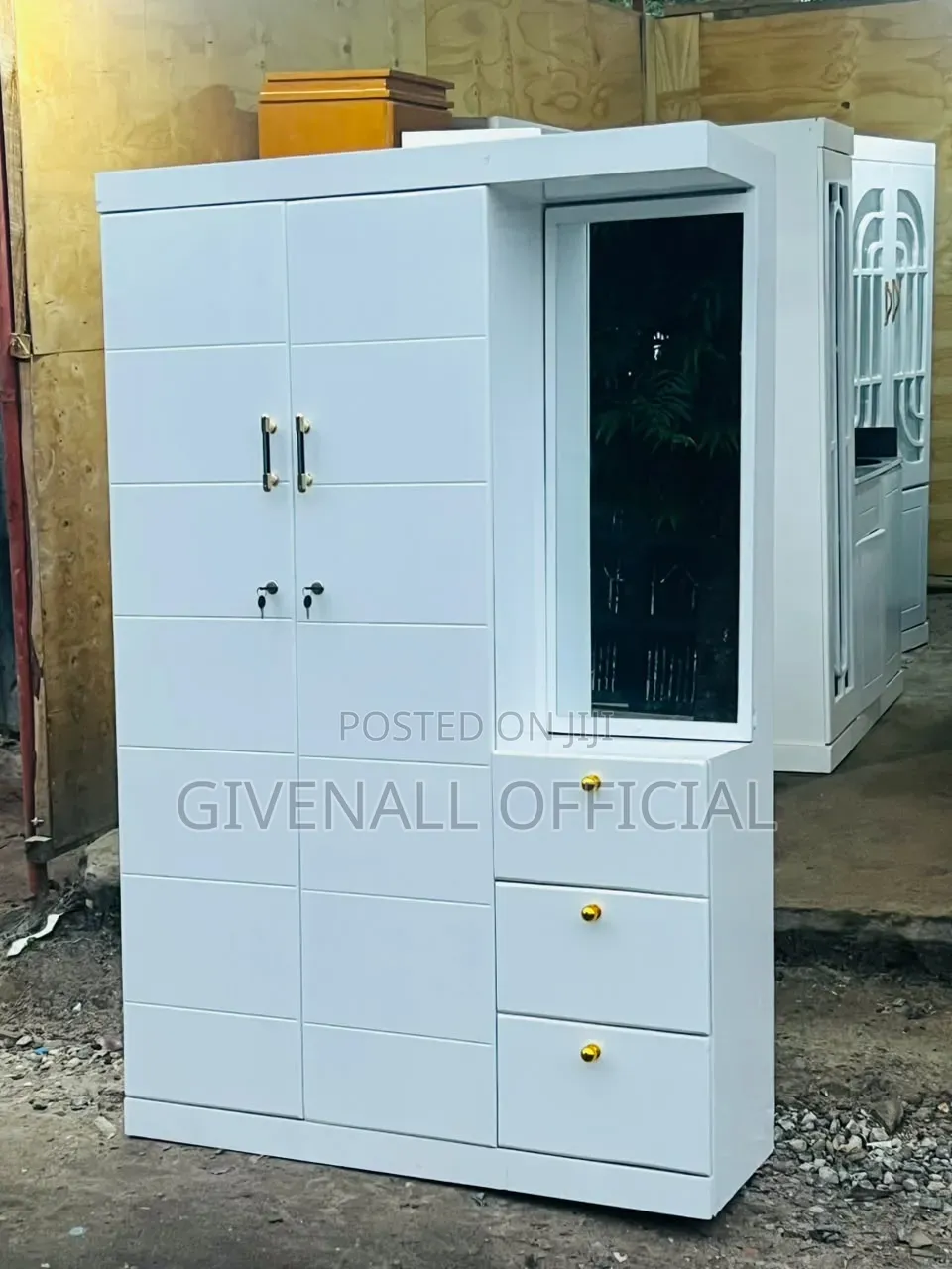 Ofa Ofa = Kabati Imara Ya Nguo Yenye Dressing Table Pembezoni Ya Rangi