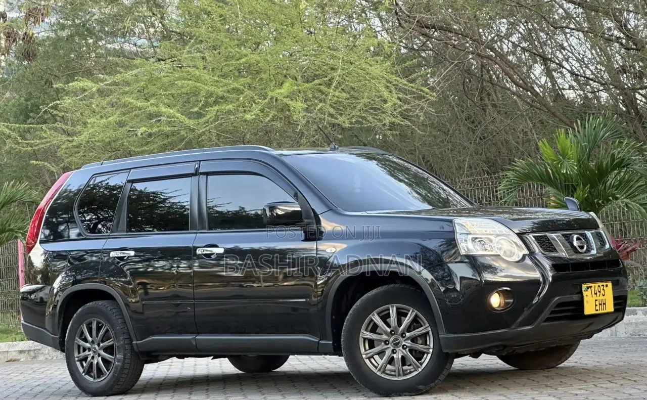 Nissan X-Trail 2.0 Petrol FWD 2013 Black