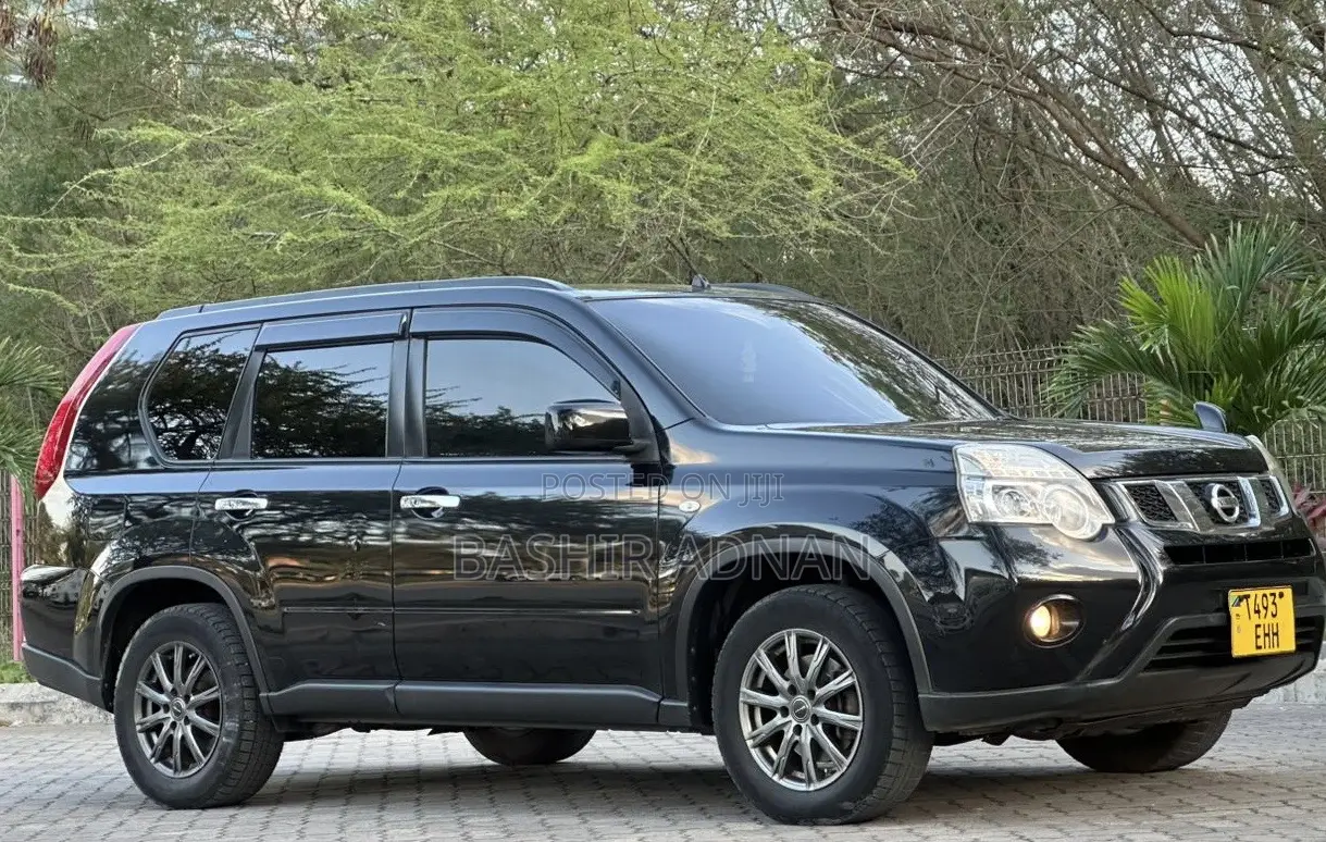 Nissan X-Trail 2.0 Petrol FWD 2013 Black