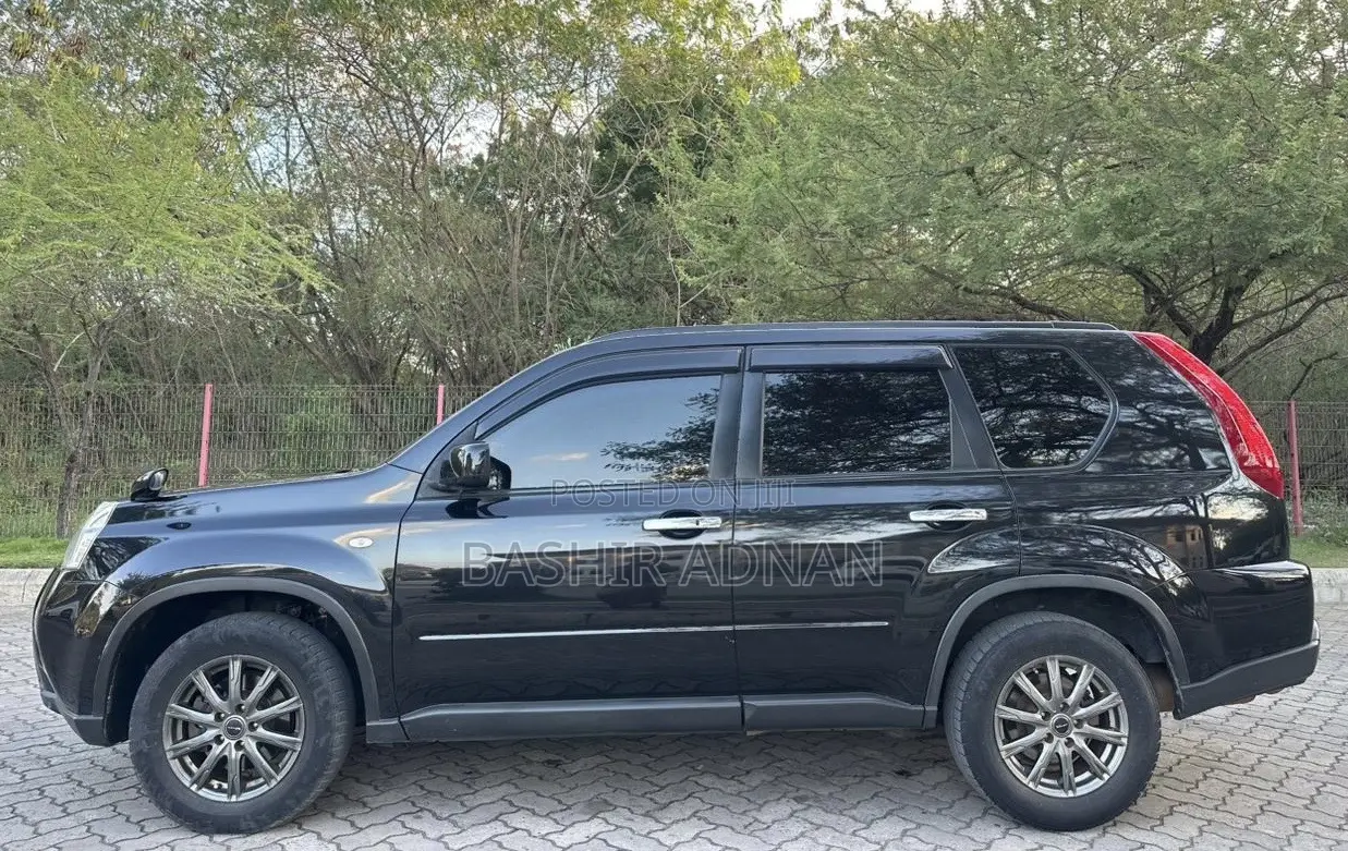 Nissan X-Trail 2.0 Petrol FWD 2013 Black