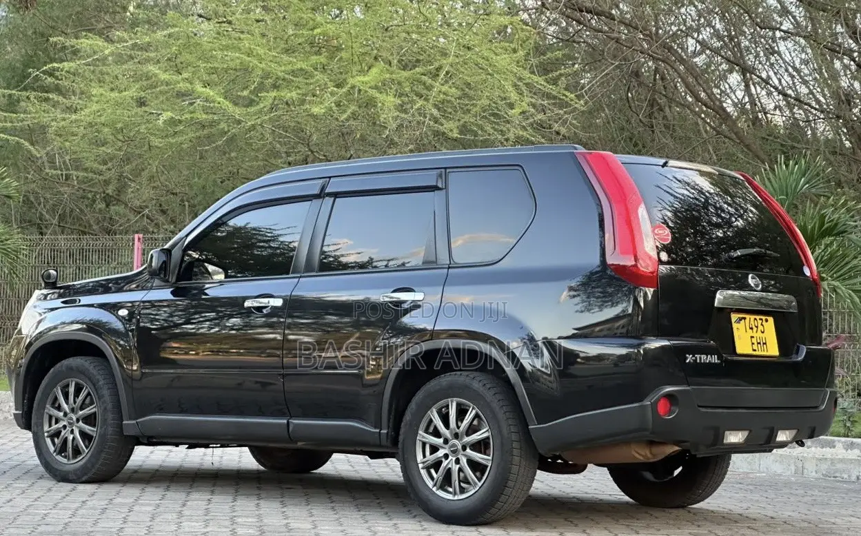 Nissan X-Trail 2.0 Petrol FWD 2013 Black