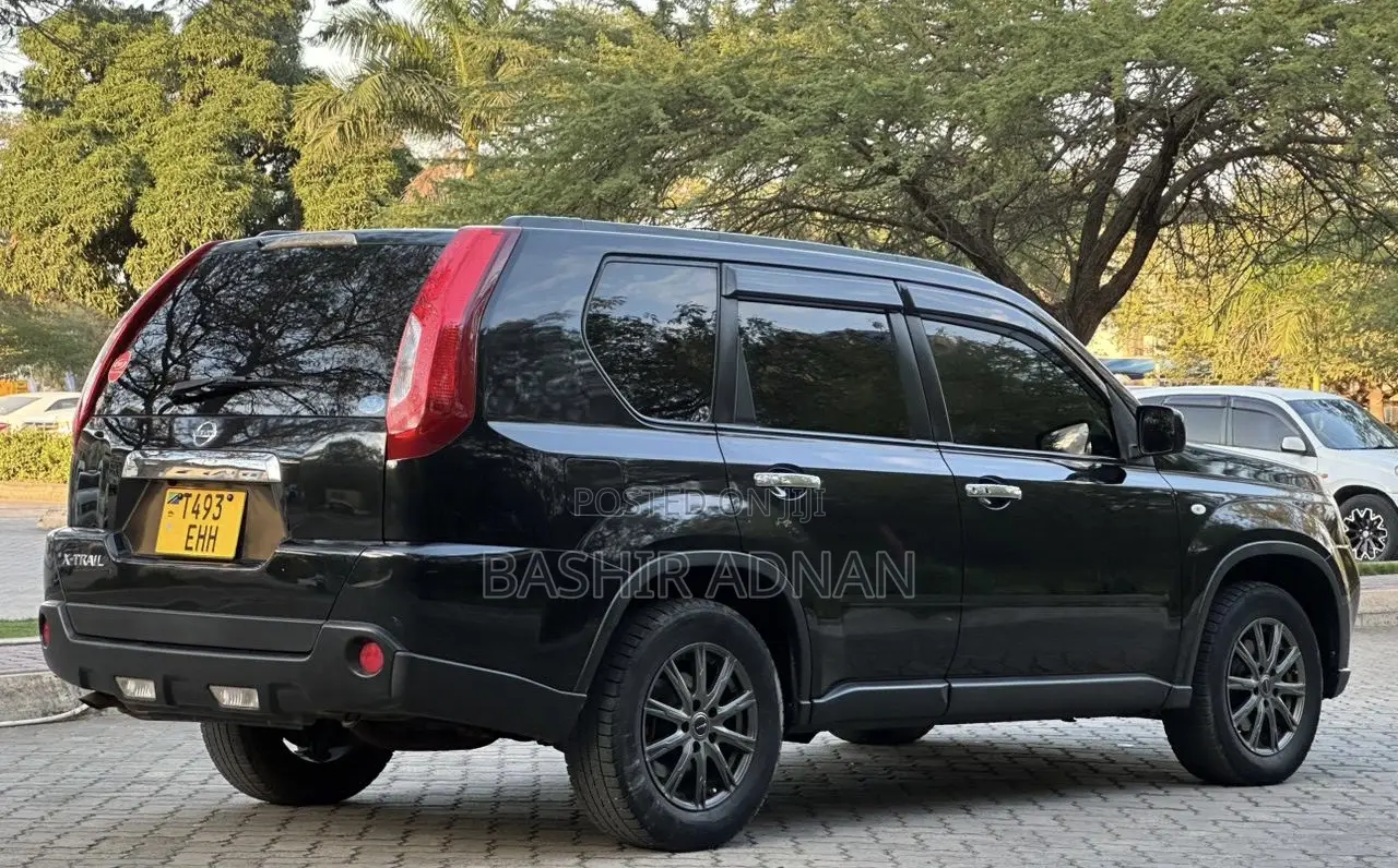 Nissan X-Trail 2.0 Petrol FWD 2013 Black