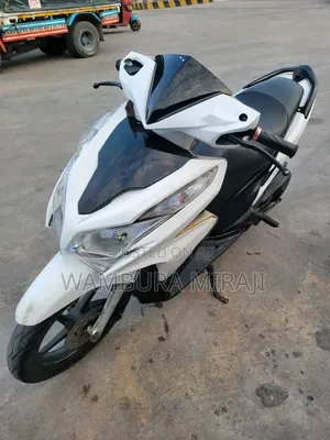 Honda CB 2023 White