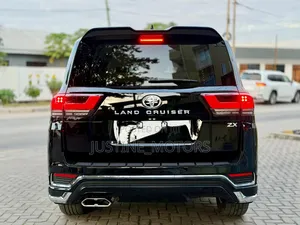 Toyota Land Cruiser 2025 Black