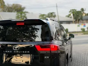 Toyota Land Cruiser 2025 Black