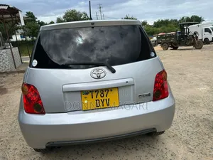 Toyota IST 2005 Silver