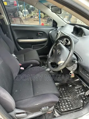 Toyota IST 2005 Silver