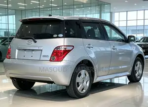 Toyota IST 2005 Silver
