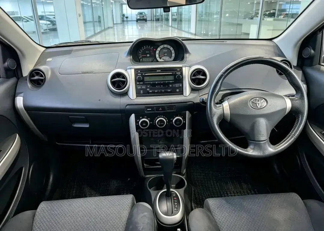 Toyota IST 2005 Silver