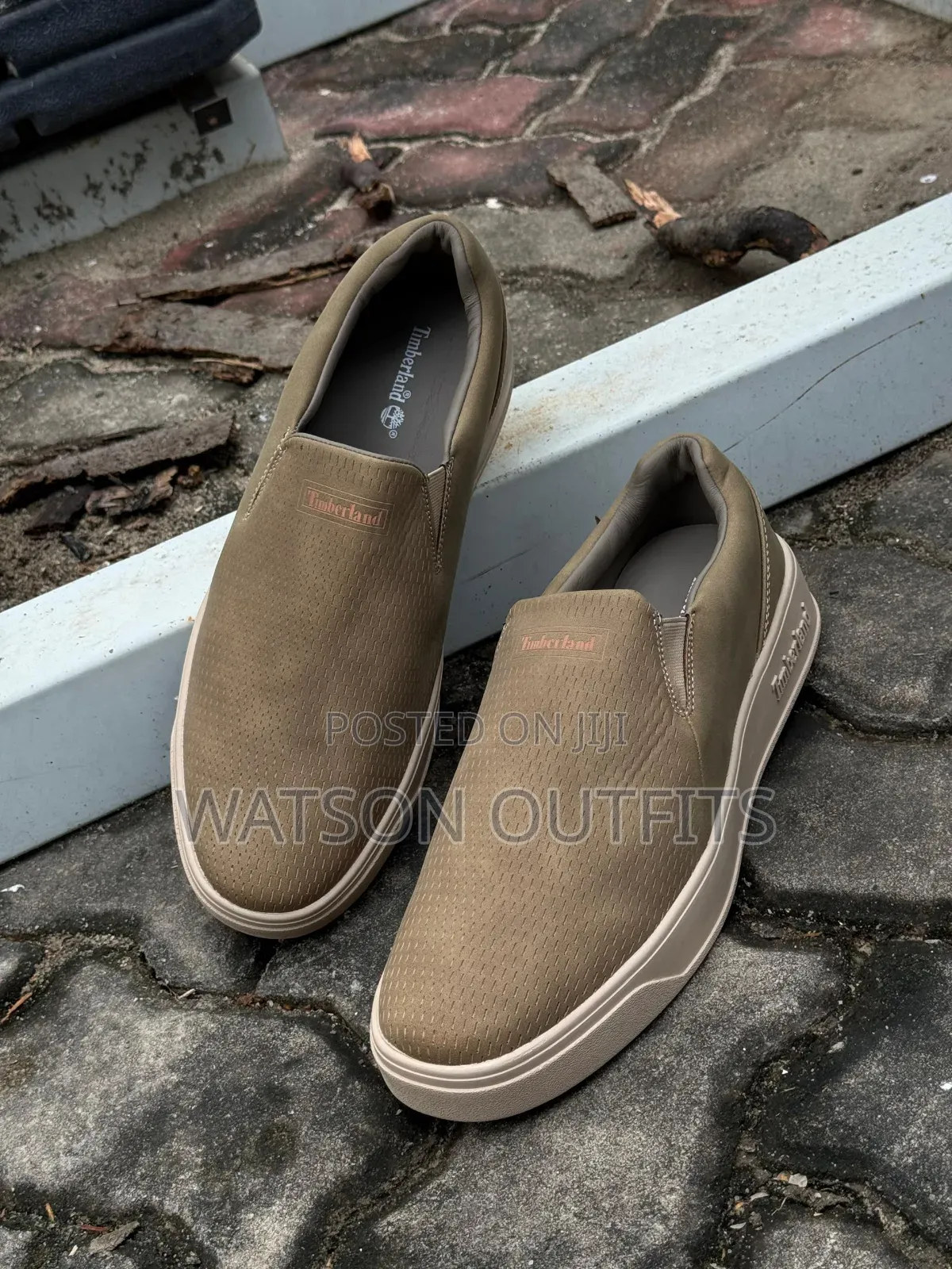 Viatu or Casual Shoes Zisizo Na Kamba