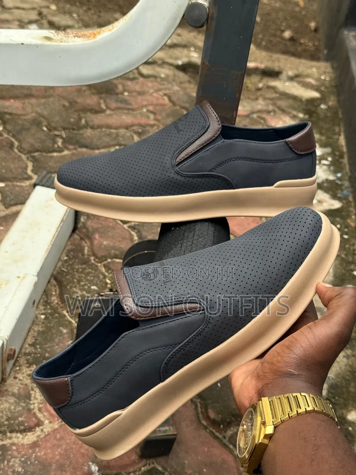 Viatu or Casual Shoes Zisizo Na Kamba