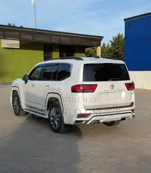 New Toyota Land Cruiser LC300 2025 White