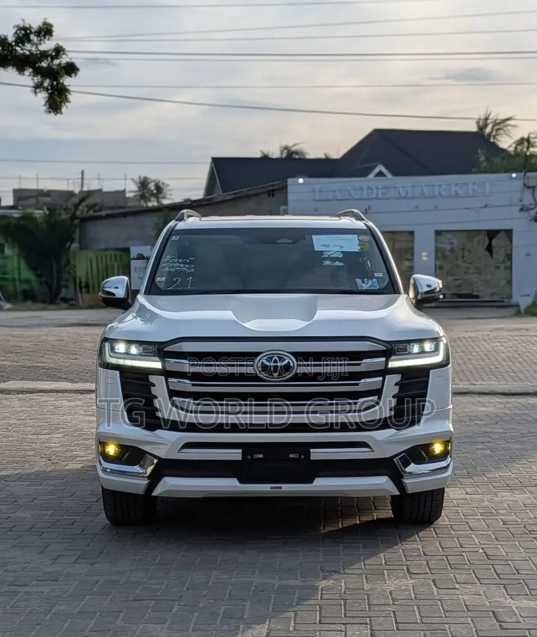 New Toyota Land Cruiser LC300 2025 White