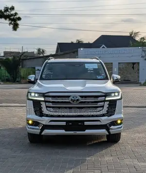 New Toyota Land Cruiser LC300 2025 White