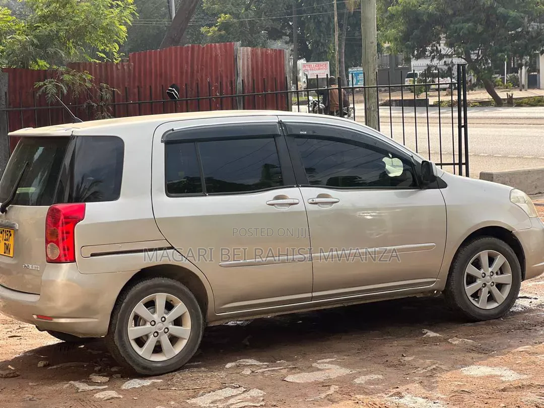 Toyota Raum 2005 Silver