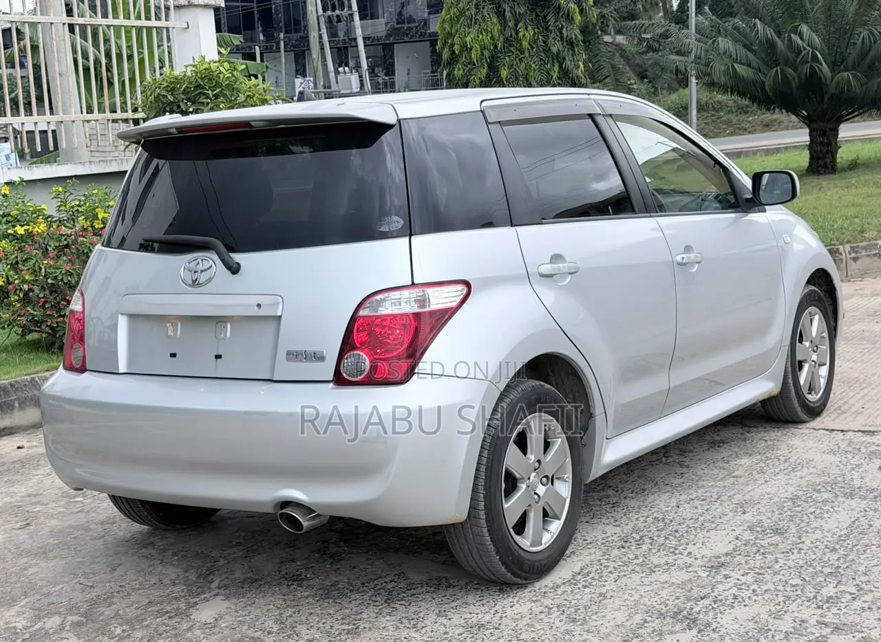 Toyota IST 2006 Silver