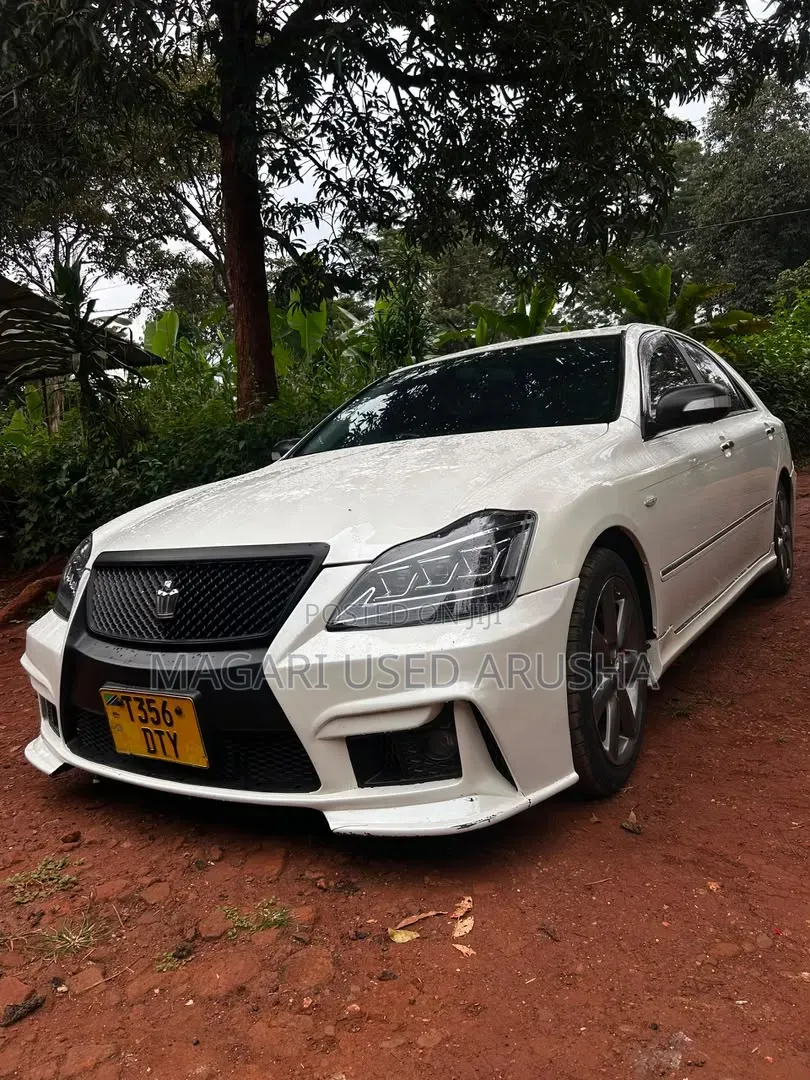 Toyota Crown Royale 2005 White
