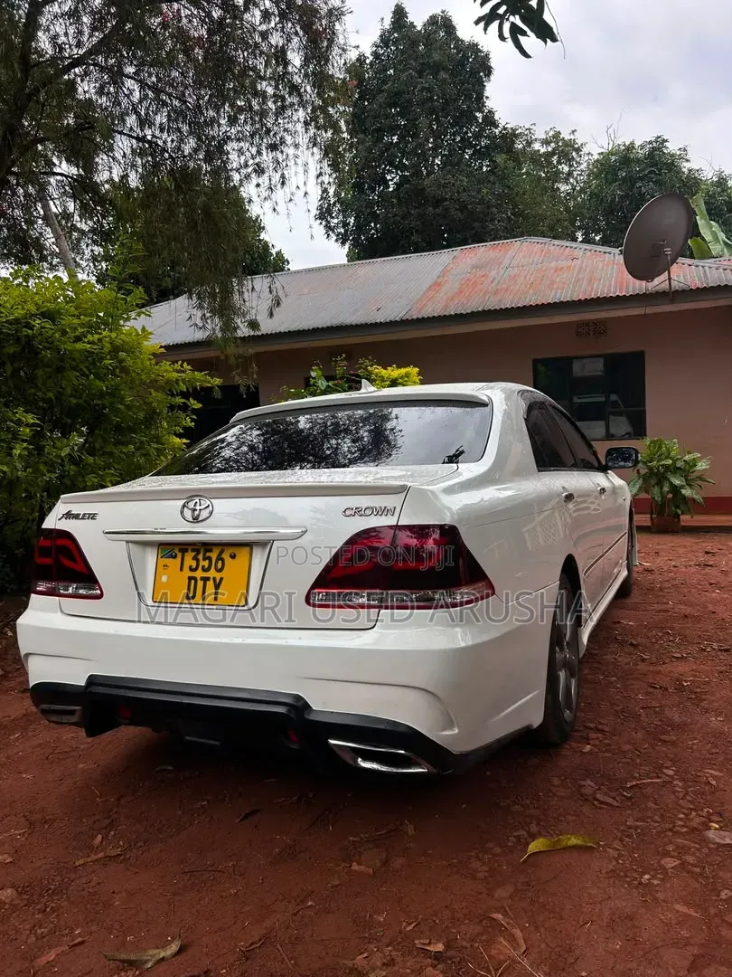 Toyota Crown Royale 2005 White