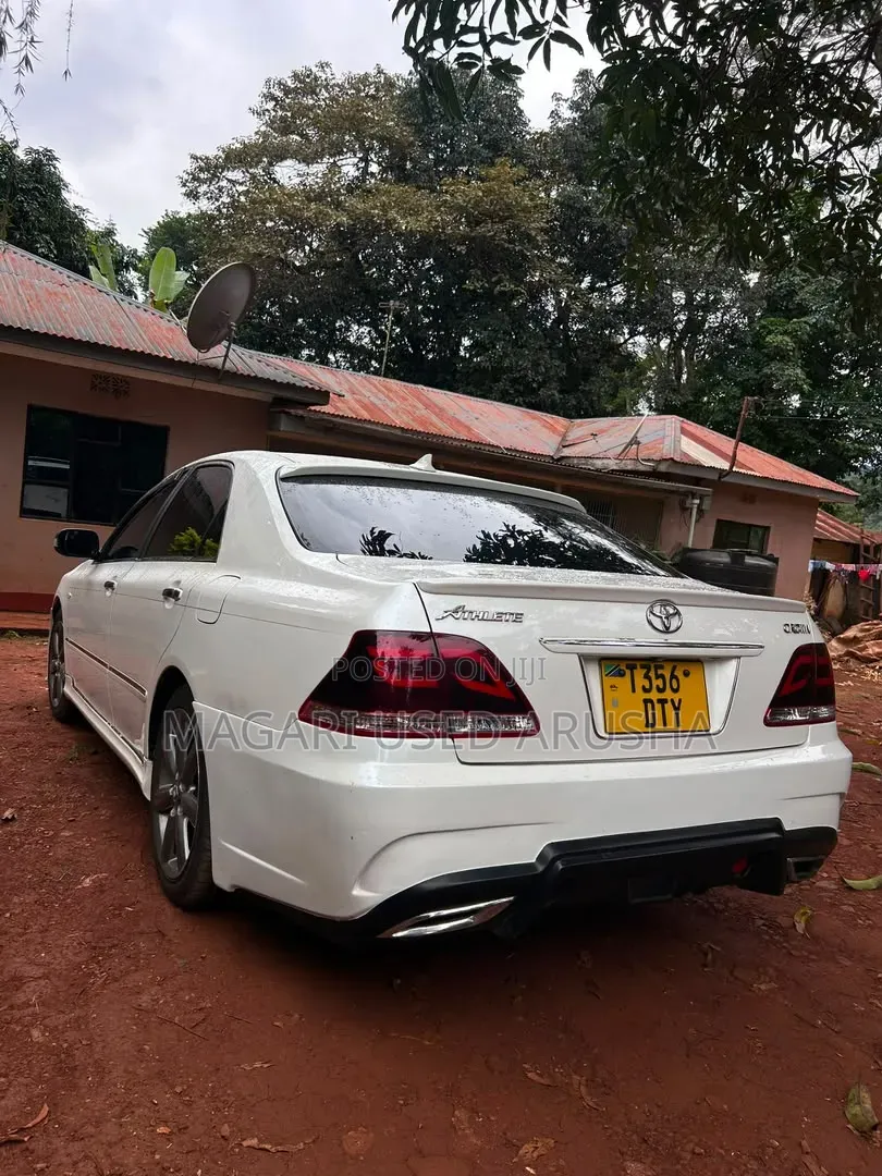 Toyota Crown Royale 2005 White